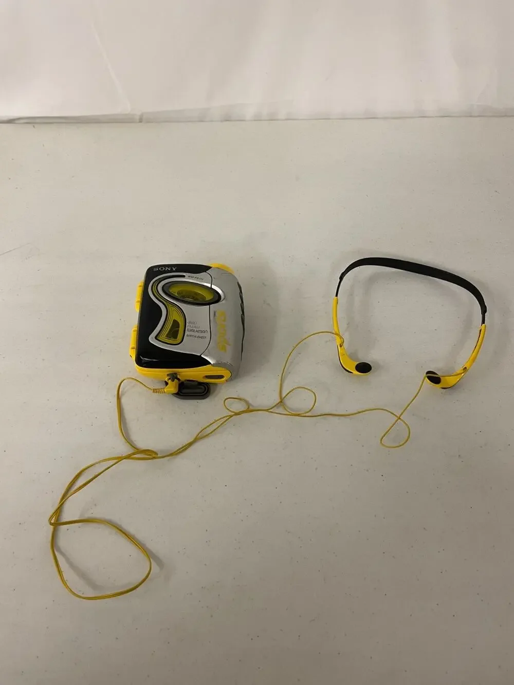 Vintage Sony Sports FM/AM Radio Cassette Walkman WM-FS111 w/ MDR-W014 Headphones